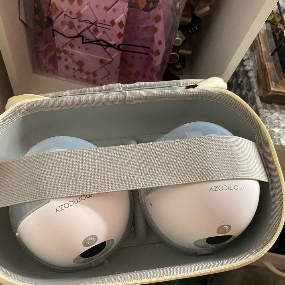 Momcozy breast pump
